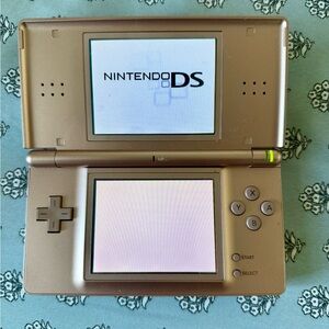 Nintendo DS Lite - Pink Handheld Console